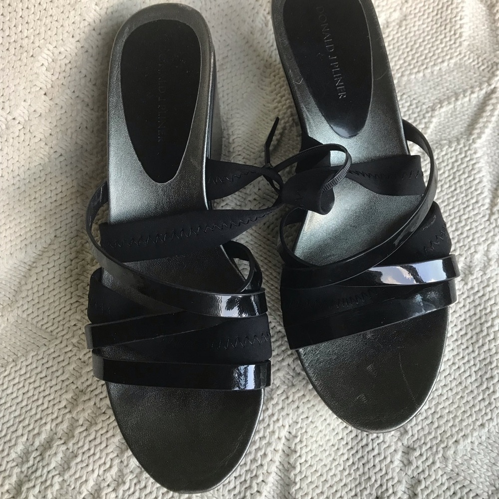 Donald Pliner 8.5: black wedges